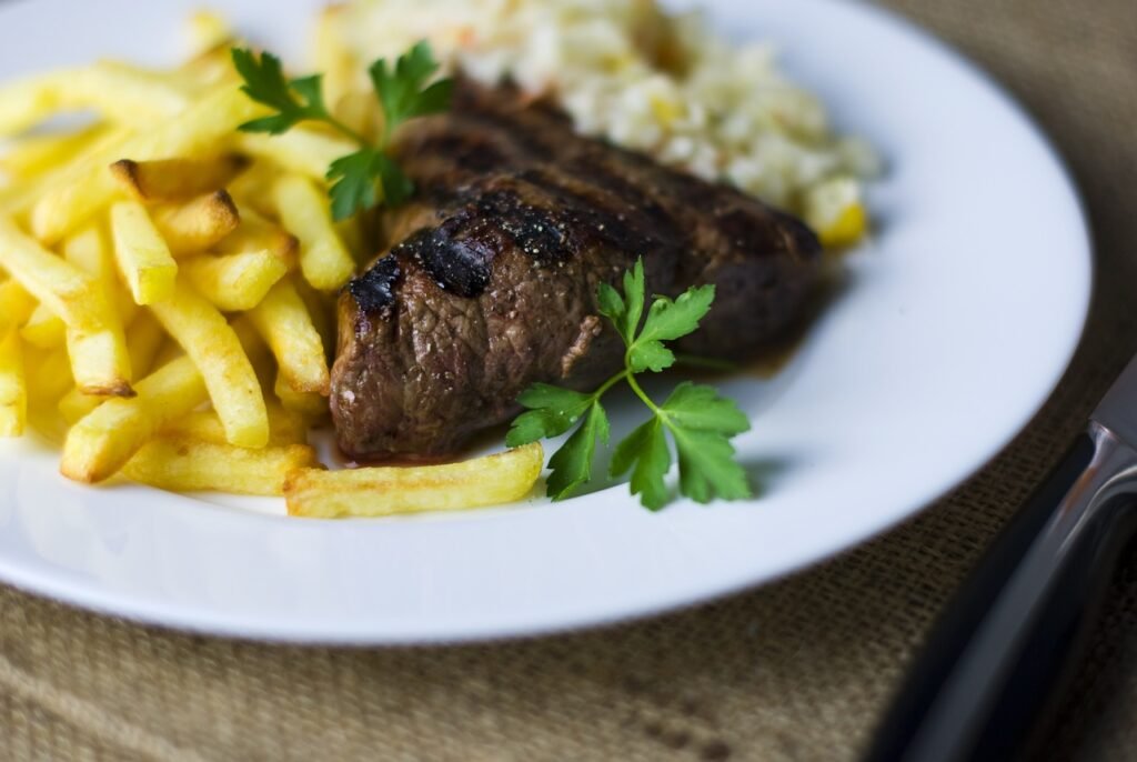 steak, french fries, beef-933667.jpg